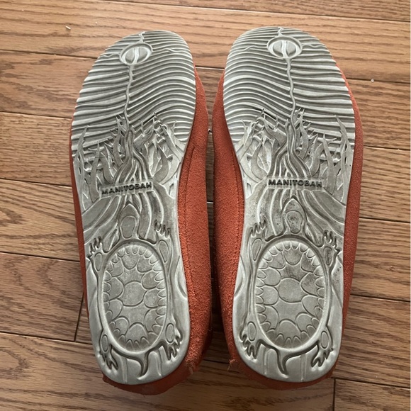 [US10] Manitobah Mukluks Kayak Moccasin Women's Orange Moccasins - Picture 10 of 10